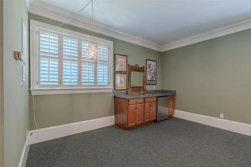 1816 S Dover Road Dover FL 33527