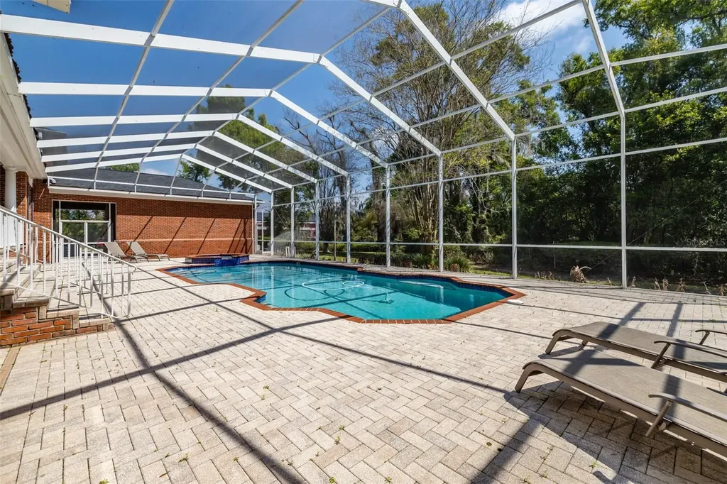 1816 S Dover Road Dover FL 33527