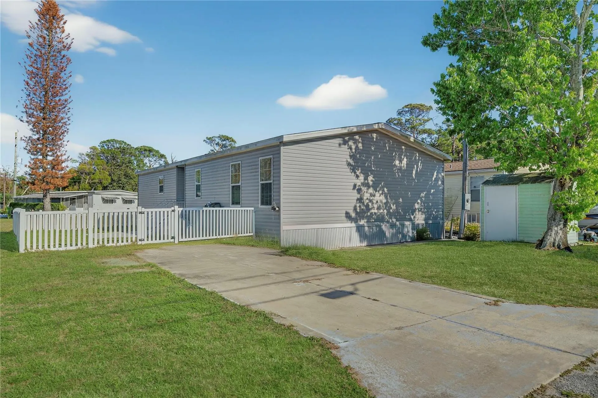 5266 Pineland Avenue Port Orange FL 32127