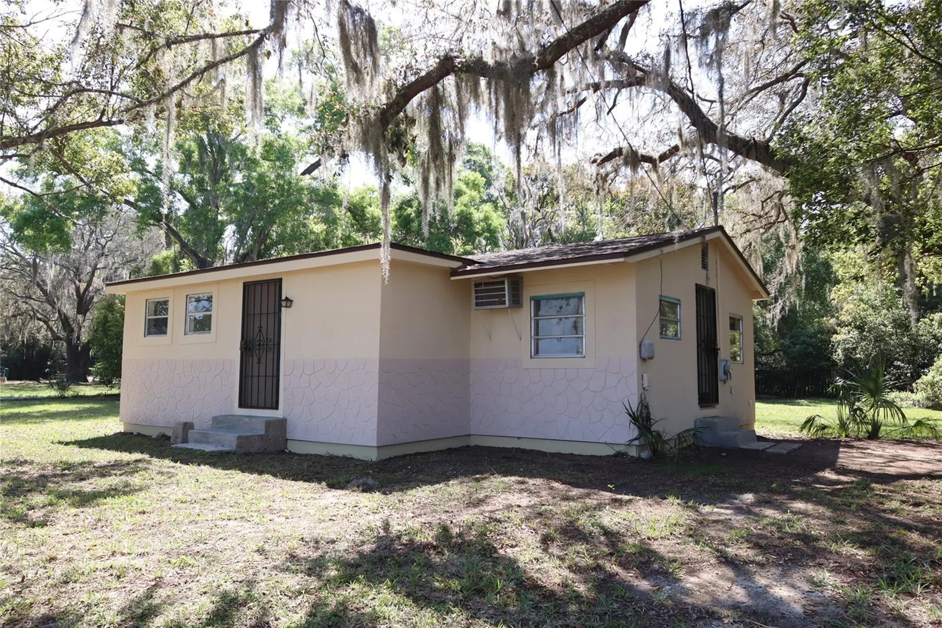 2024 Dixie Avenue Eustis FL 32726