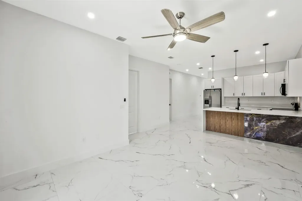 521/523 Lillon Avenue S Lehigh Acres FL 33974