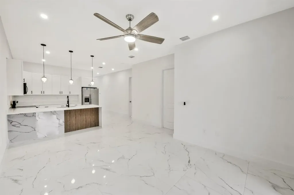 521/523 Lillon Avenue S Lehigh Acres FL 33974