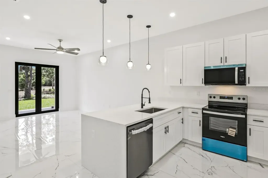 521/523 Lillon Avenue S Lehigh Acres FL 33974