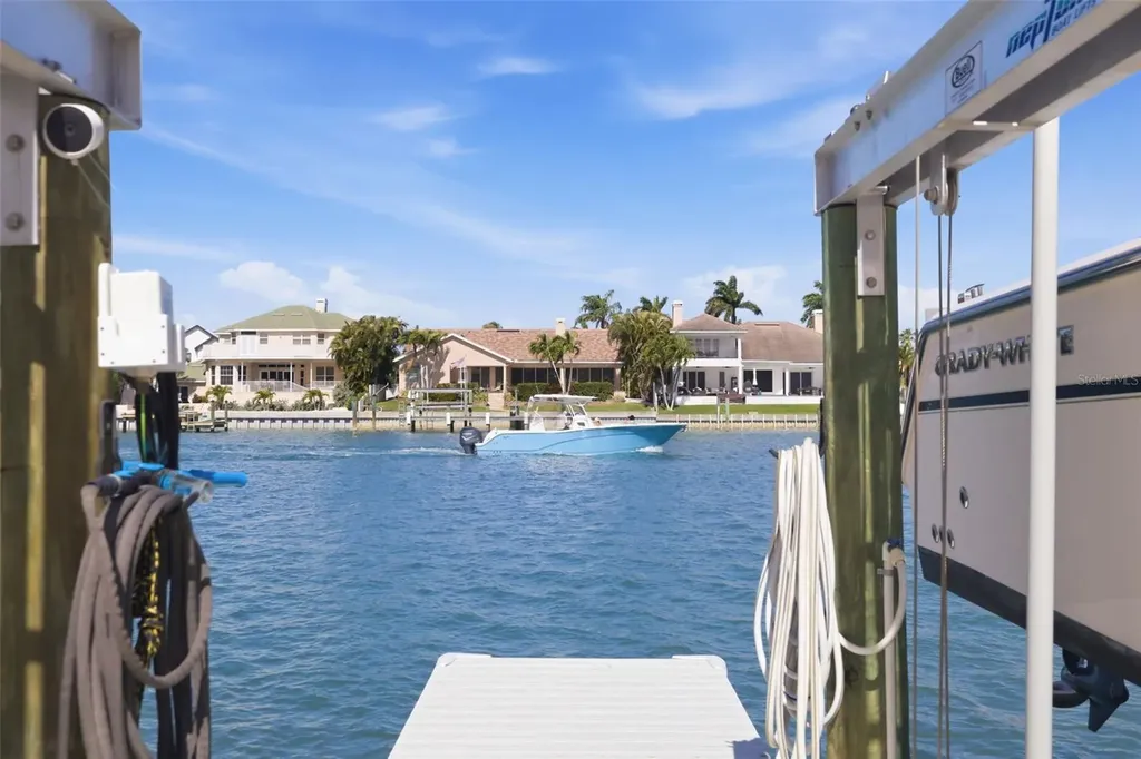 722 Pinellas Bayway S Tierra Verde FL 33715