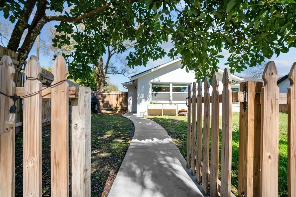 1801 E Knollwood Street Tampa FL 33610