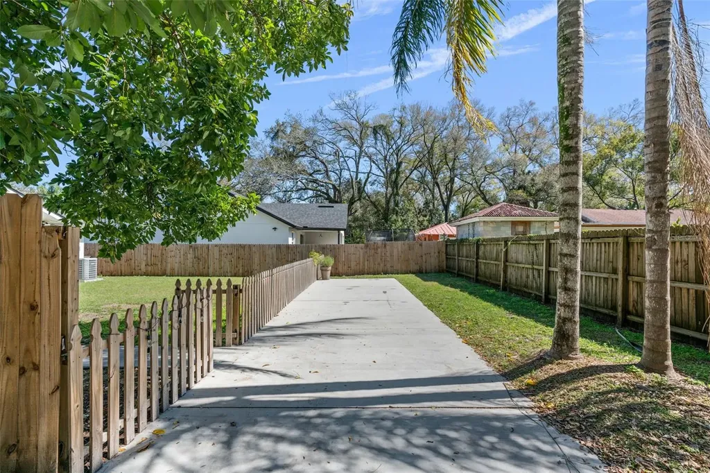 1801 E Knollwood Street Tampa FL 33610
