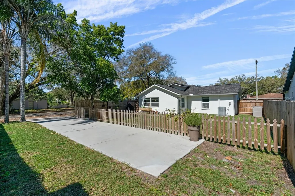 1801 E Knollwood Street Tampa FL 33610