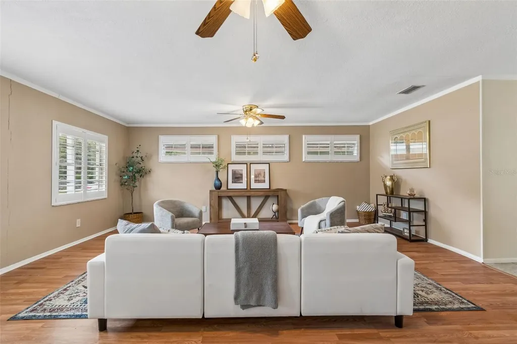 1105 E Oakwood Street Tarpon Springs FL 34689
