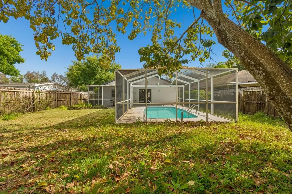 1105 E Oakwood Street Tarpon Springs FL 34689
