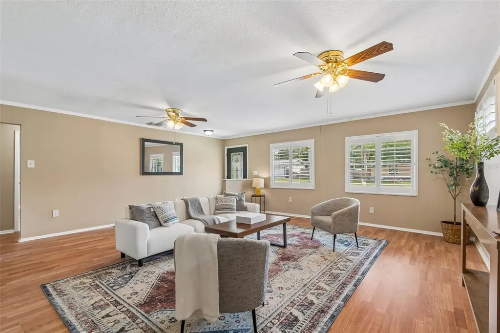 1105 E Oakwood Street Tarpon Springs FL 34689
