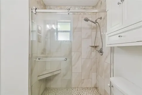 1105 E Oakwood Street Tarpon Springs FL 34689