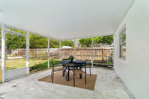 1105 E Oakwood Street Tarpon Springs FL 34689