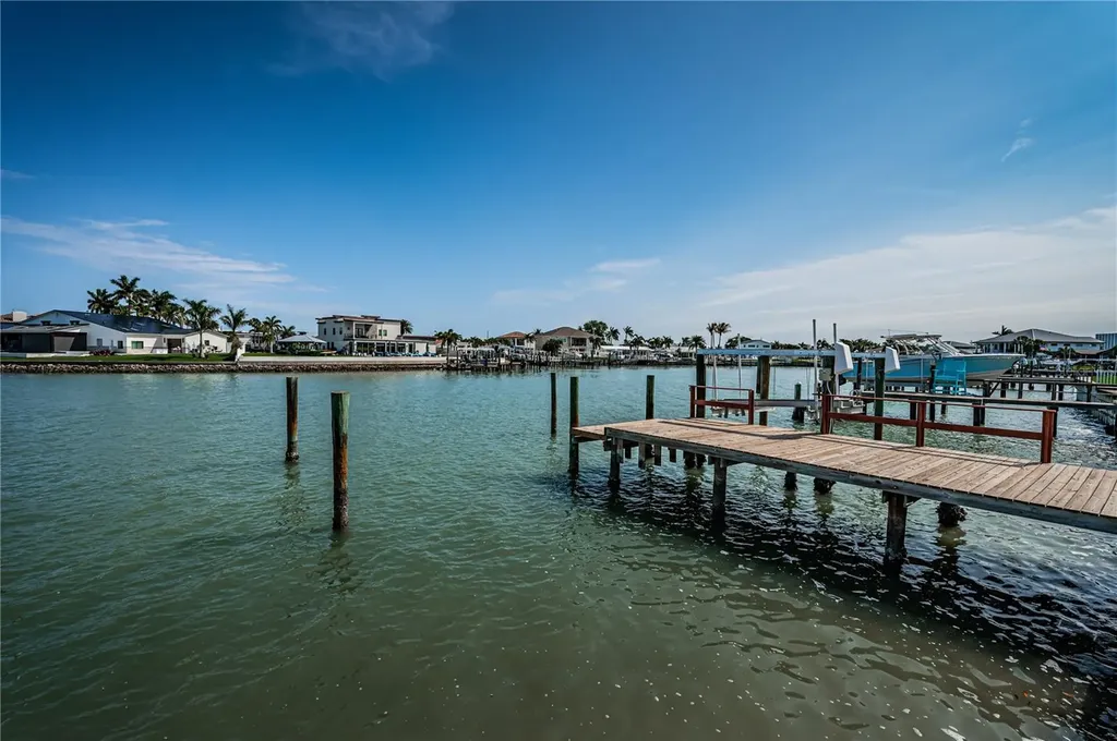 7927 11th Avenue S St Petersburg FL 33707