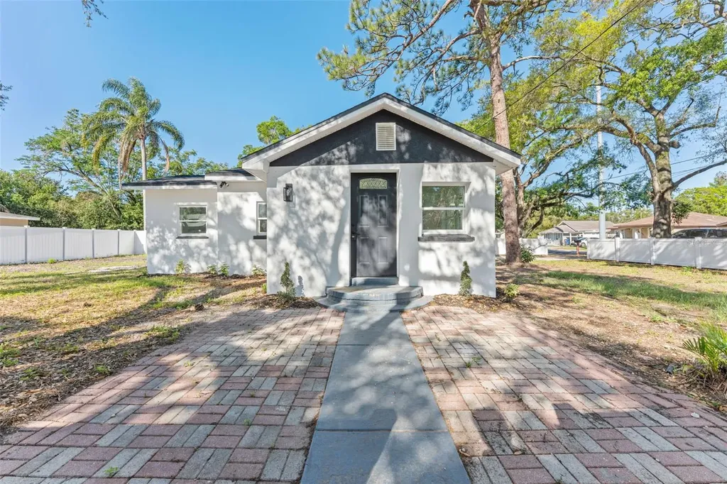 10124 N Hyacinth Avenue Tampa FL 33612