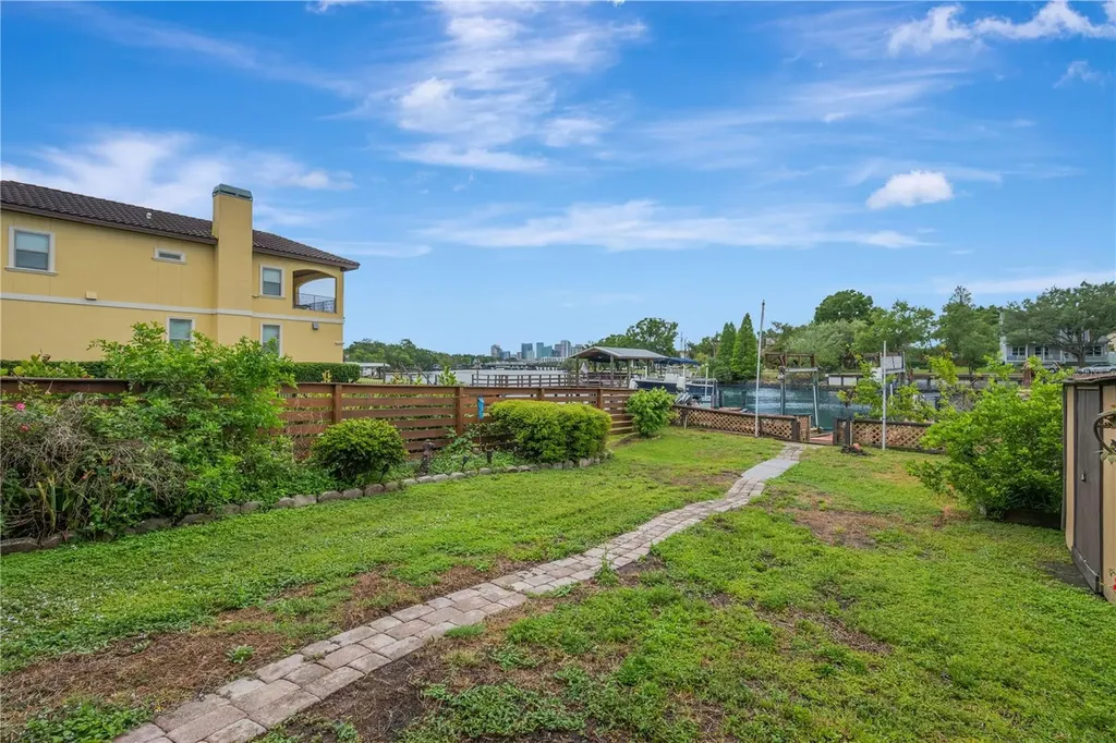 1304 W Charter Street Tampa FL 33602