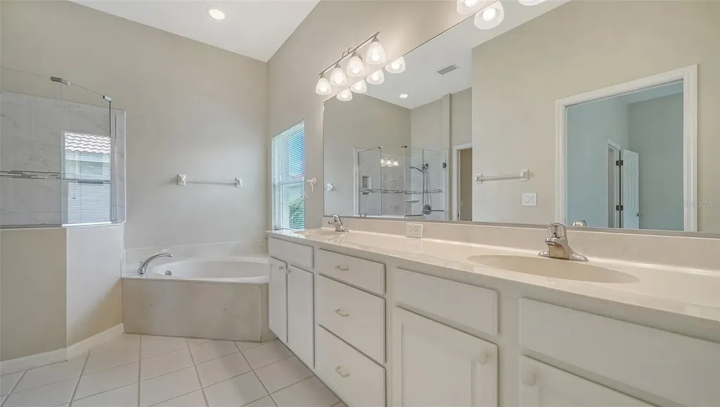 5939 Sandstone Avenue Sarasota FL 34243