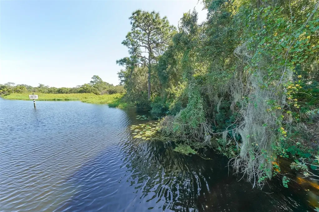 5939 Sandstone Avenue Sarasota FL 34243