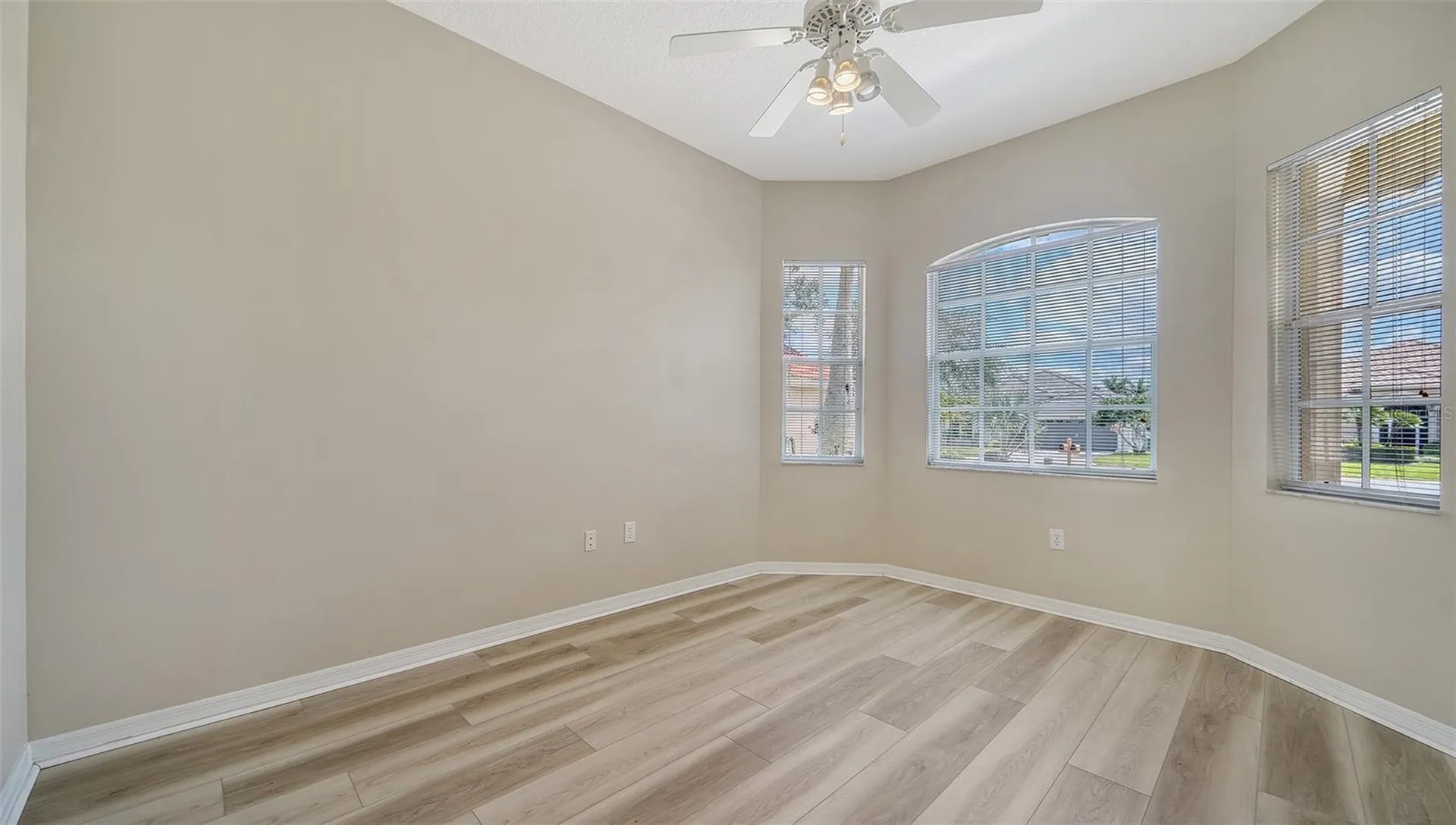 5939 Sandstone Avenue Sarasota FL 34243