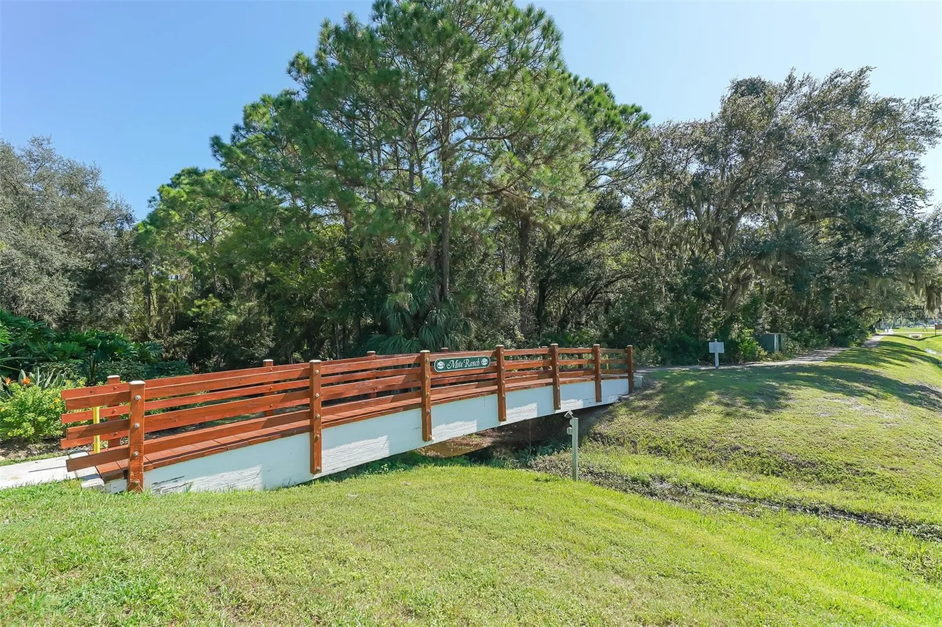 5939 Sandstone Avenue Sarasota FL 34243