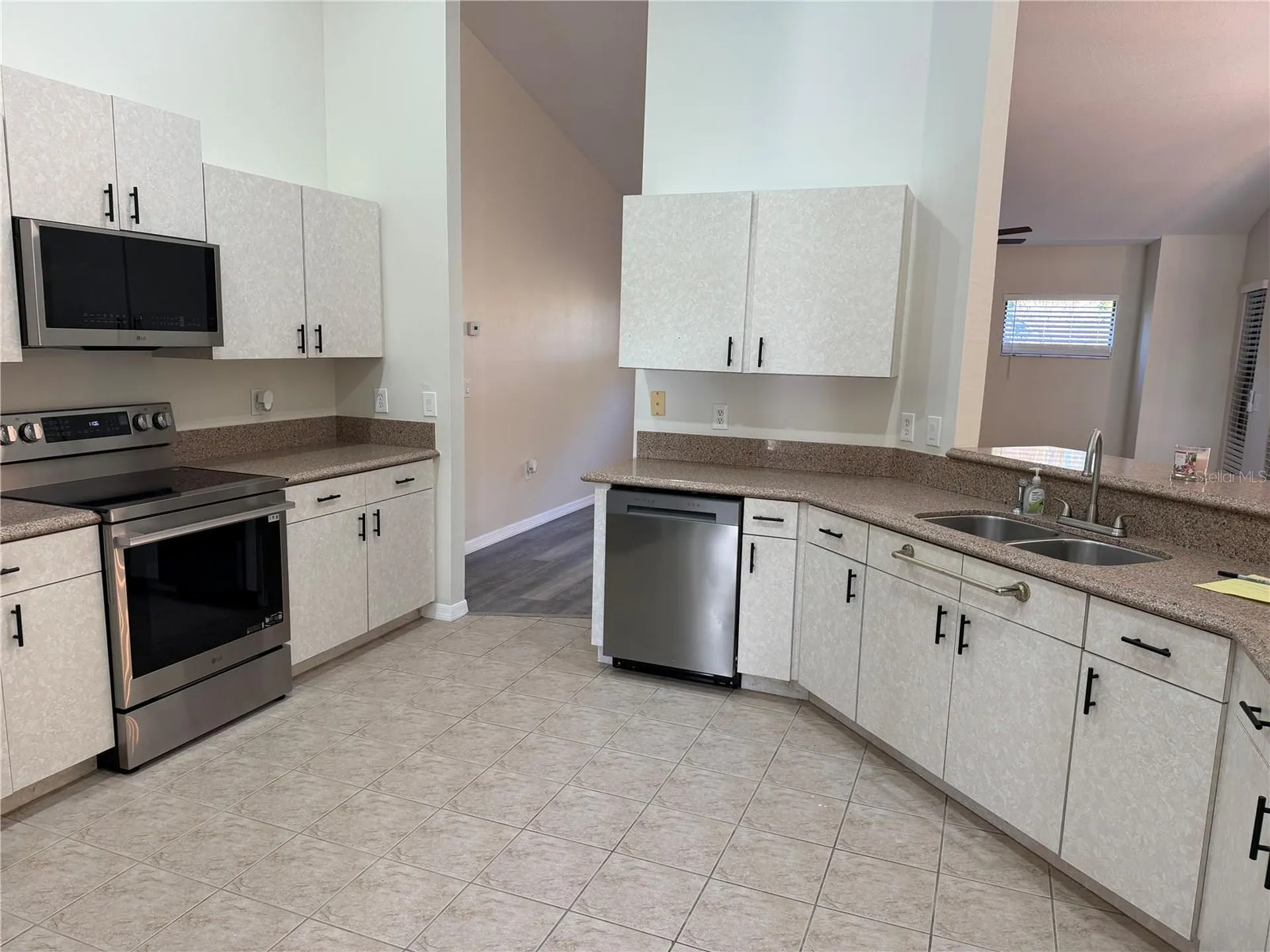 994 E Crown Of Roses Loop Inverness FL 34453