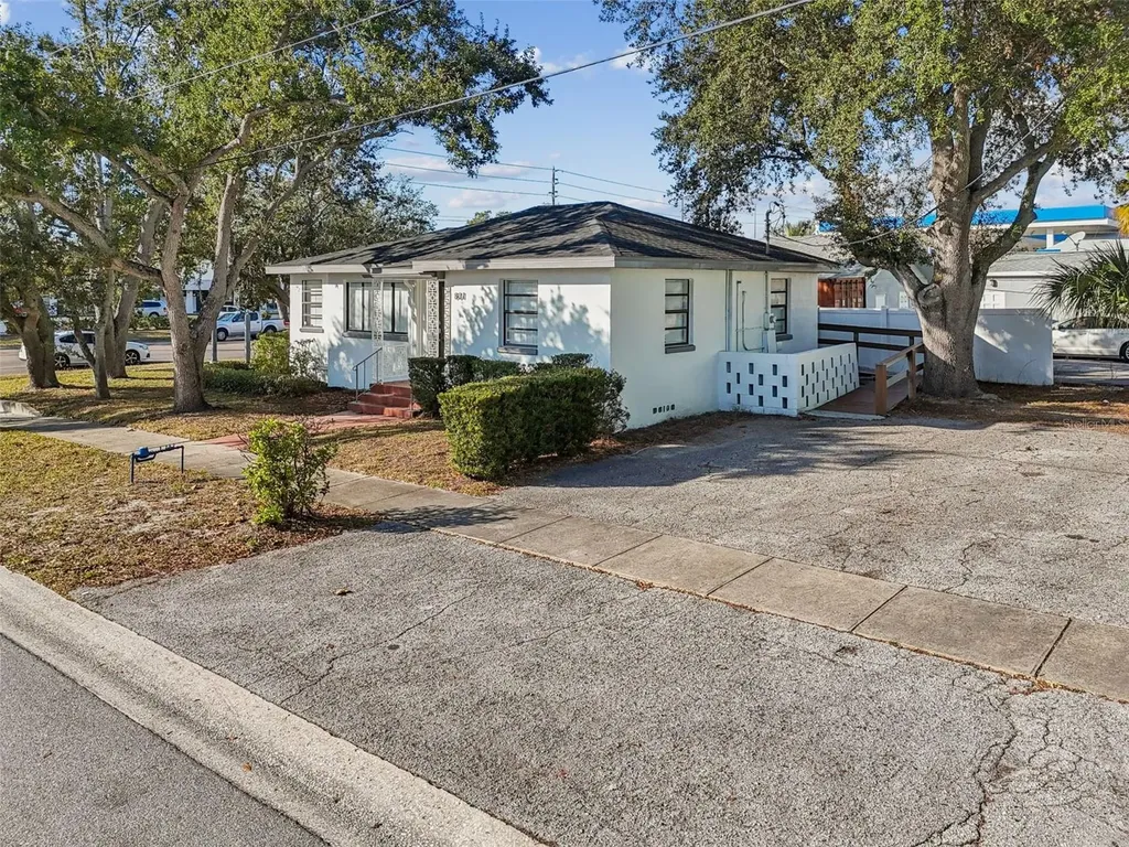 801 49th Street N St Petersburg FL 33710