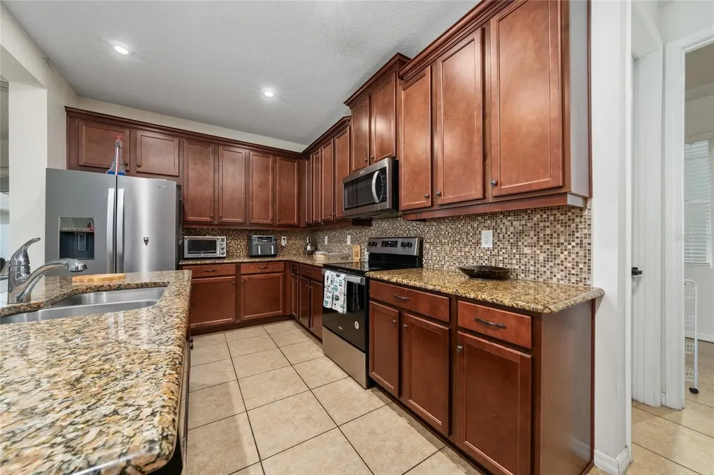 2121 Avian Loop Kissimmee FL 34741