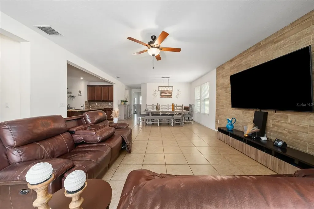 2121 Avian Loop Kissimmee FL 34741