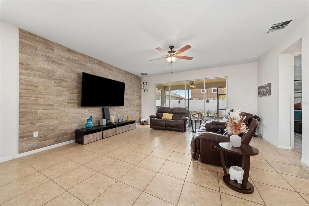 2121 Avian Loop Kissimmee FL 34741