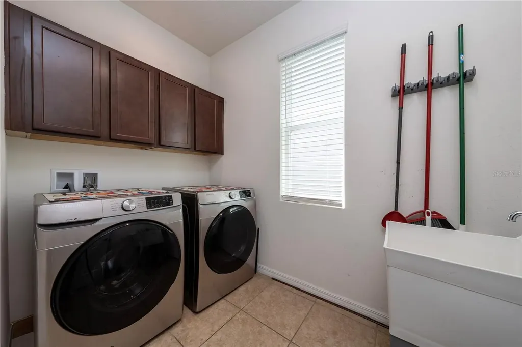 2121 Avian Loop Kissimmee FL 34741