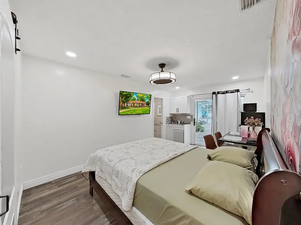 7608 Barry Road Tampa FL 33615