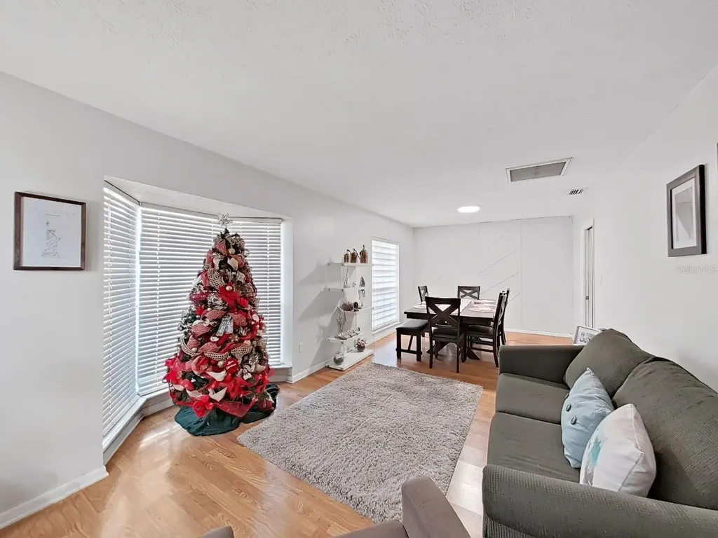 7608 Barry Road Tampa FL 33615