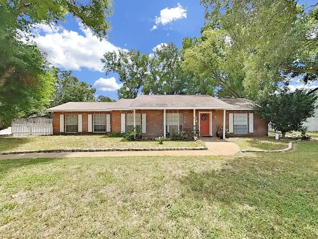 7608 Barry Road Tampa FL 33615