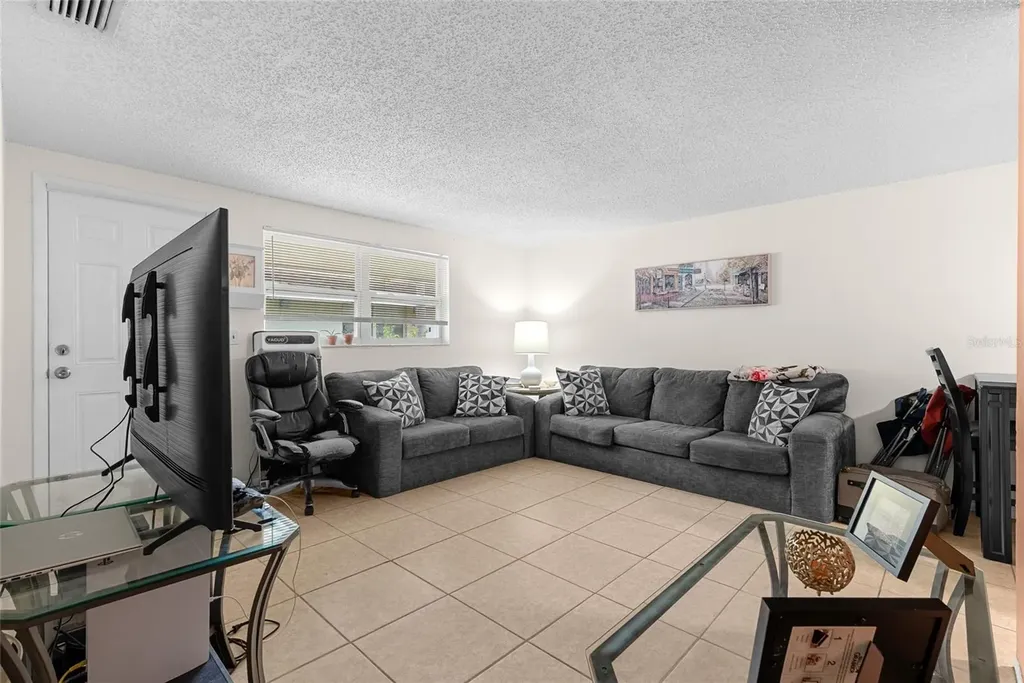 8040 47th Avenue N St Petersburg FL 33709