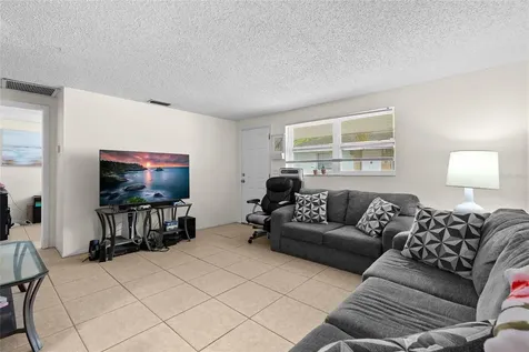 8040 47th Avenue N St Petersburg FL 33709