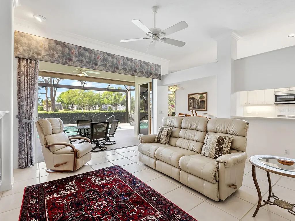 10106 Glenmore Avenue Bradenton FL 34202