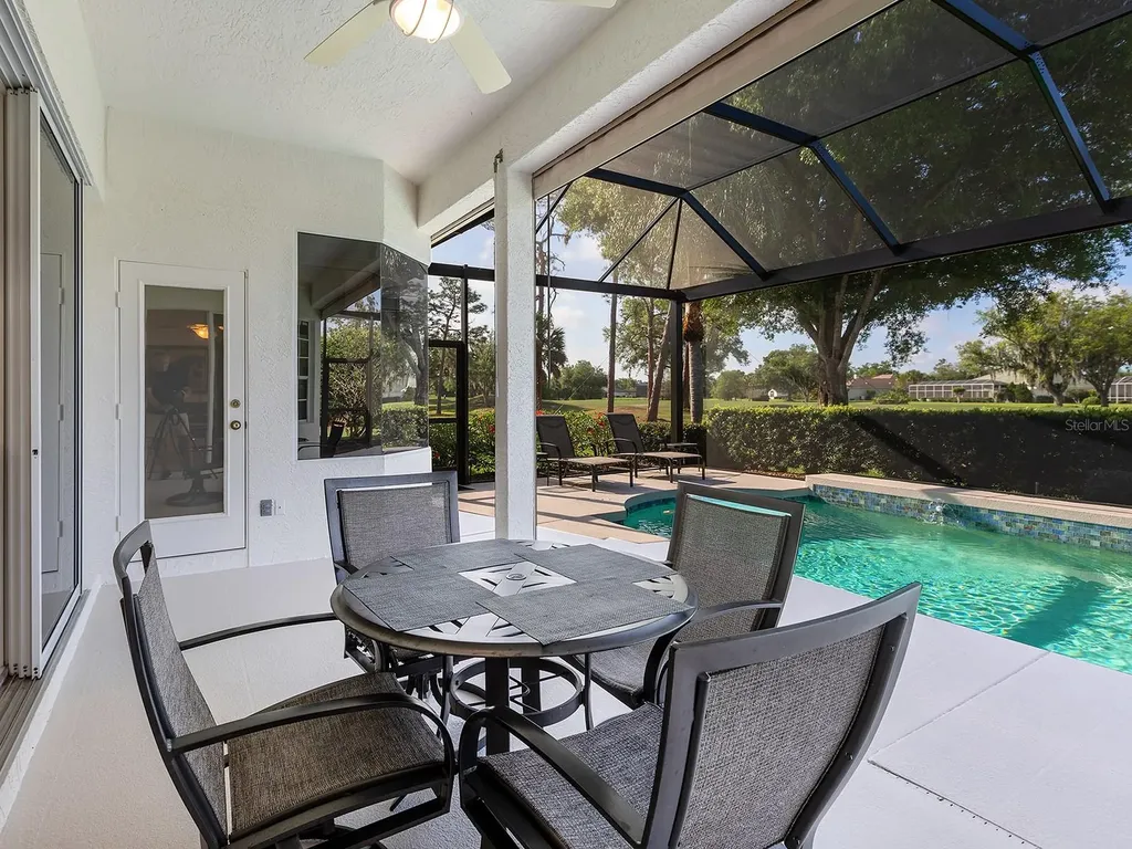 10106 Glenmore Avenue Bradenton FL 34202
