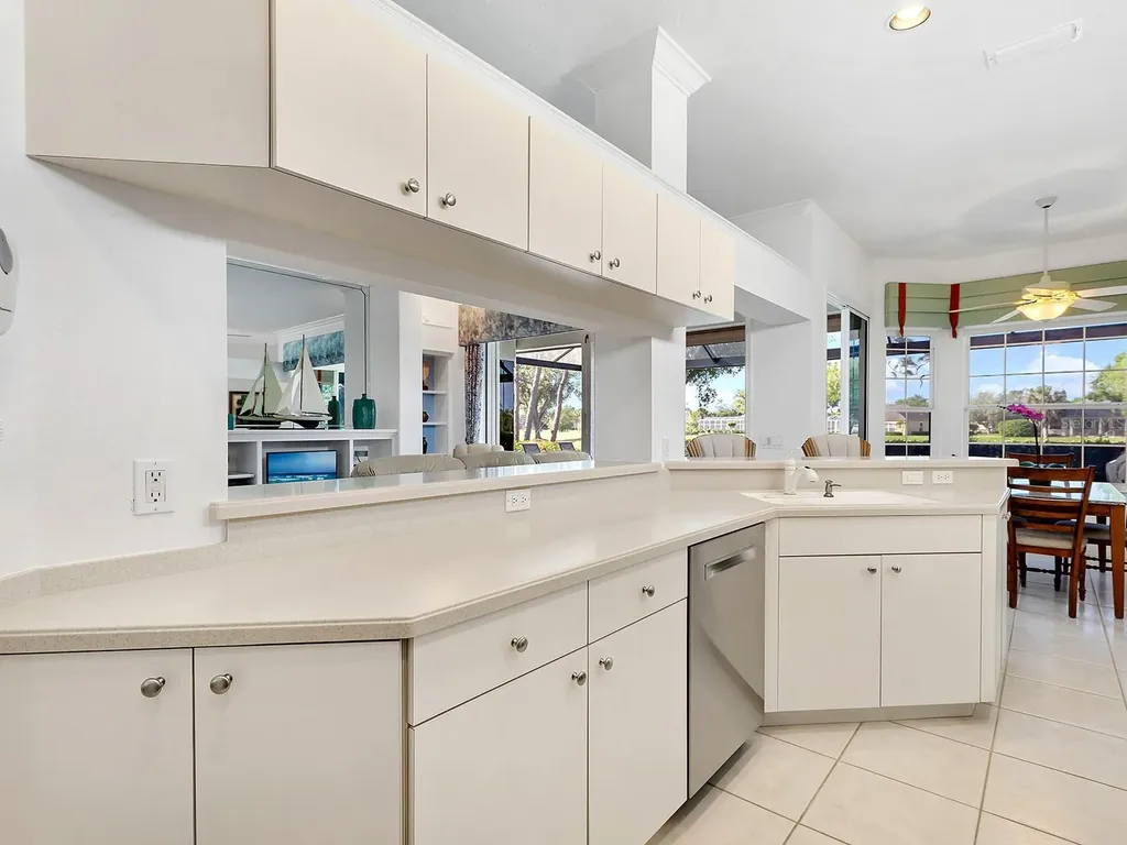 10106 Glenmore Avenue Bradenton FL 34202