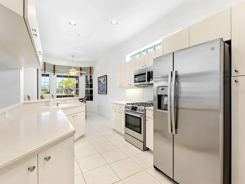 10106 Glenmore Avenue Bradenton FL 34202