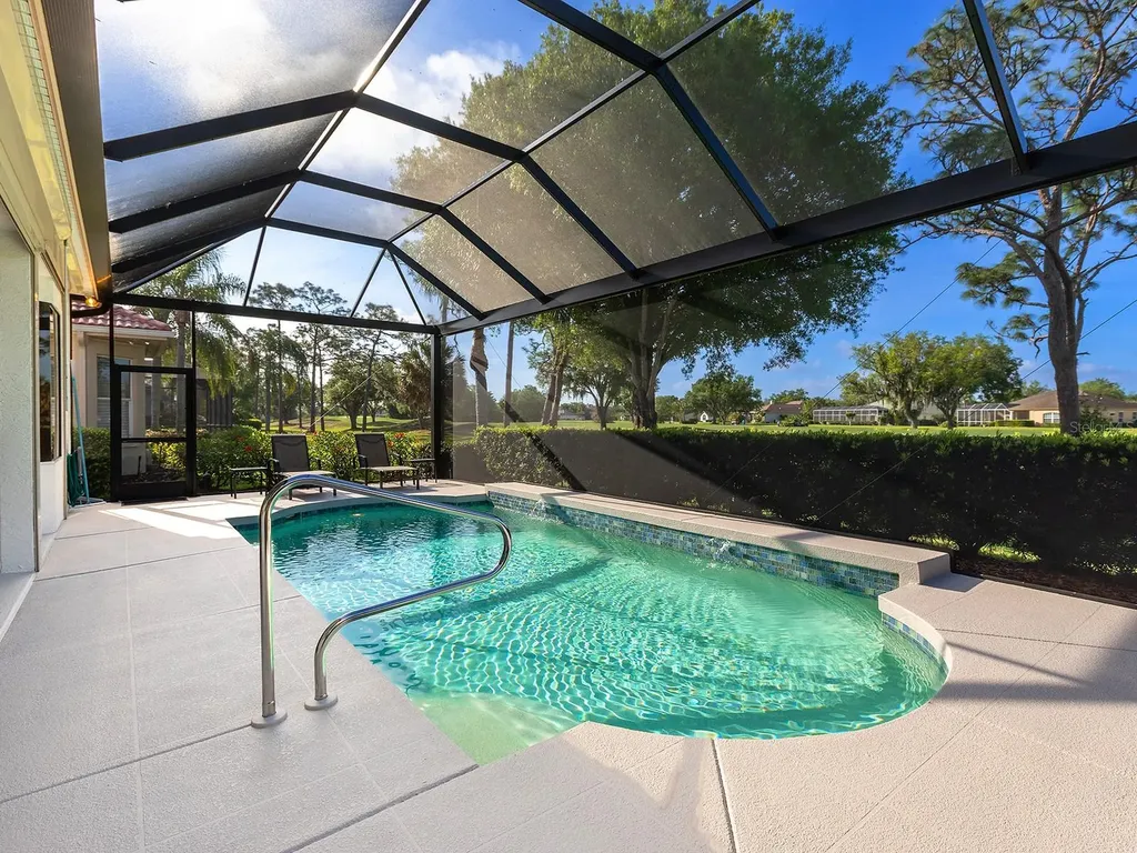10106 Glenmore Avenue Bradenton FL 34202