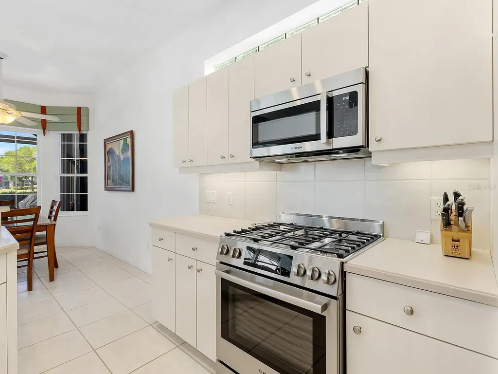 10106 Glenmore Avenue Bradenton FL 34202