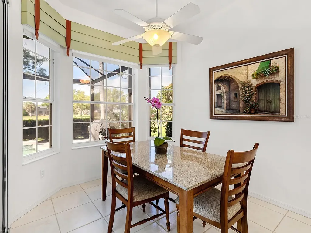 10106 Glenmore Avenue Bradenton FL 34202