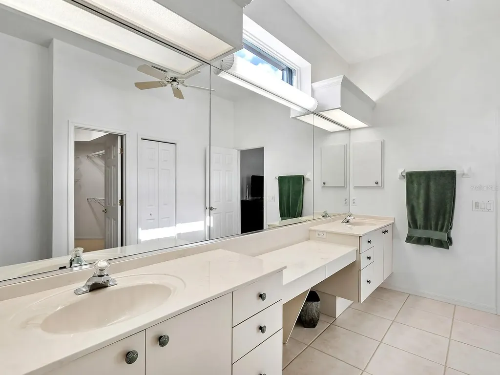 10106 Glenmore Avenue Bradenton FL 34202