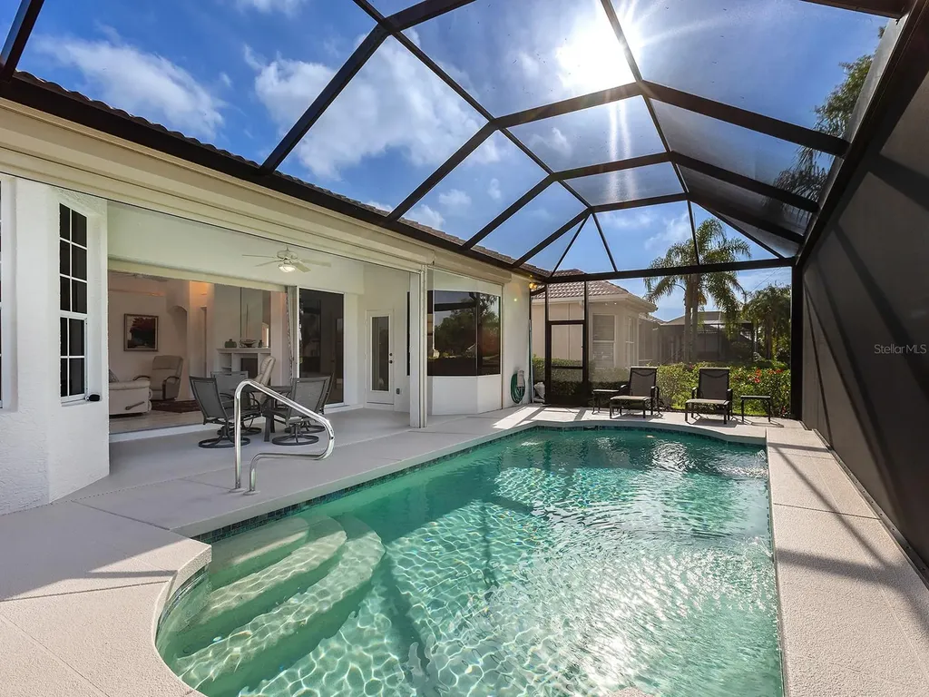 10106 Glenmore Avenue Bradenton FL 34202