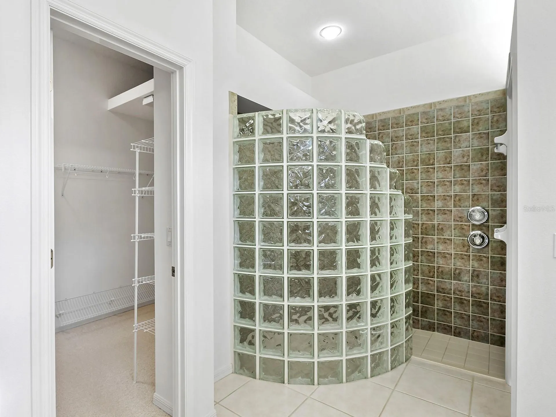 10106 Glenmore Avenue Bradenton FL 34202