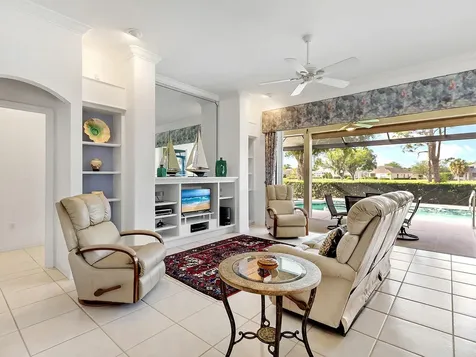 10106 Glenmore Avenue Bradenton FL 34202