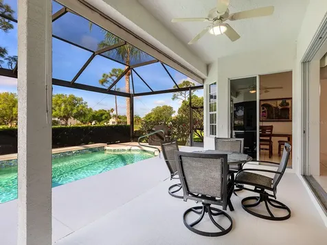 10106 Glenmore Avenue Bradenton FL 34202