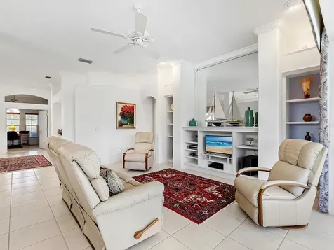 10106 Glenmore Avenue Bradenton FL 34202