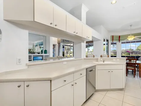 10106 Glenmore Avenue Bradenton FL 34202