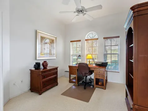 10106 Glenmore Avenue Bradenton FL 34202
