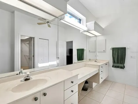 10106 Glenmore Avenue Bradenton FL 34202